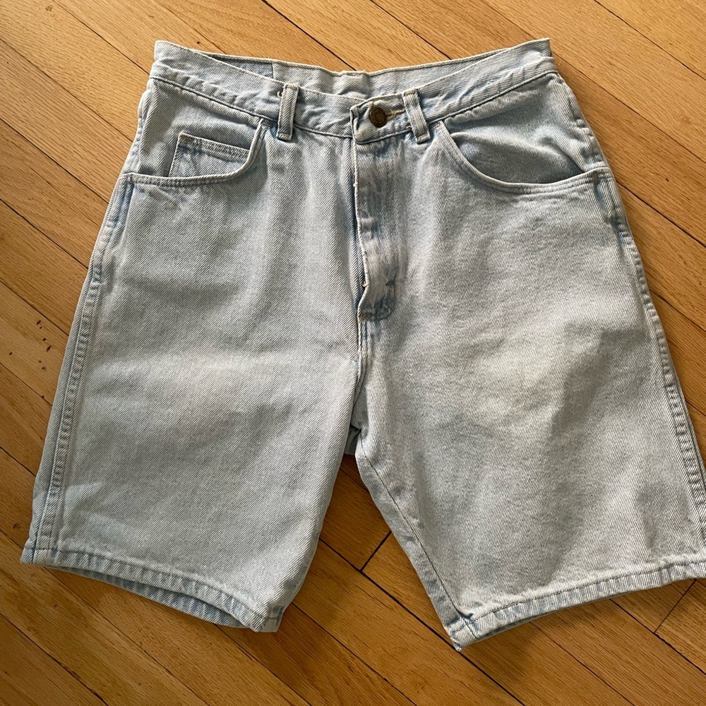 Light Wash Wrangler Shorts - Size 28